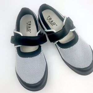 TRAQ by Alegria Black White Mesh Qutie Mary Jane Athletic Shoes